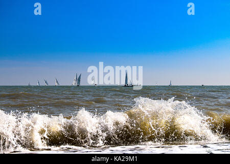 Downs sailing club su una soleggiata domenica Foto Stock