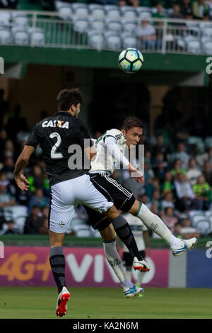 Curitiba, Brasile. 24Sep, 2017. keirrison e igor durante coritiba vs botafogo rj, match valido per il venticinquesimo turno del campionato brasiliano 2017, tenutosi a estádio grandi antonio couto pereira a Curitiba, pr. Credito: reinaldo reginato/fotoarena/alamy live news Foto Stock