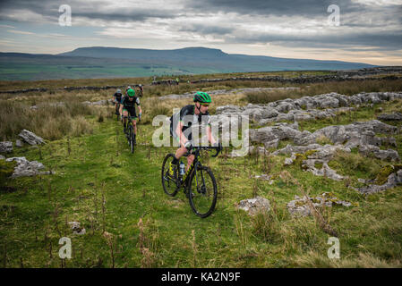 Yorkshire Dales, REGNO UNITO, 24 settembre 2017. Paul Oldham, Hopetech Racing, leader del campo dall inizio alla fine nel più complessi del mondo ciclocross. Credito: STEPHEN FLEMING/Alamy Live News Credit: stephen FLEMING/Alamy Live News Foto Stock