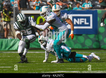 East Rutherford, New Jersey, USA. 24Sep, 2017. Elia McGuire (25) fumbles durante una partita contro i delfini di Miami a Metlife Stadium di East Rutherford, New Jersey. Gregorio Vasil/Cal Sport Media/Alamy Live News Foto Stock