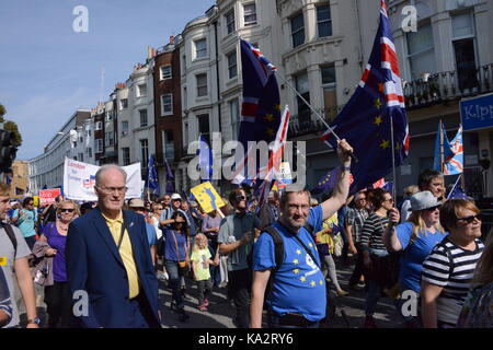 Brighton, Regno Unito. 24 settembre, 2017. Marzo a Brighton, Sussex, Regno Unito da parte di membri e simpatizzanti di Brighton e Hove per UE - una non parte il gruppo politico che riunisce persone con una gamma di opinioni che sono uniti nel loro desiderio per il Regno Unito a continuare a far parte dell'Unione europea. Credito: aztec immagini/alamy live news Foto Stock