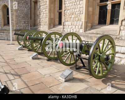 Olandese Bronze 6 Pounder Field Gun, Torre di Londra Foto Stock