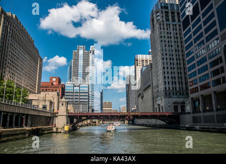 Chicago la famosa ponti e city scape oltre il fiume Chicago Foto Stock