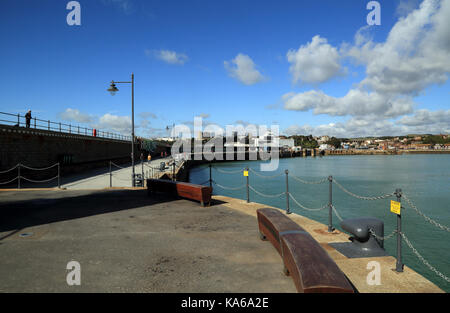 Vista del porto dal braccio del porto, Folkestone, kent, Regno Unito Foto Stock