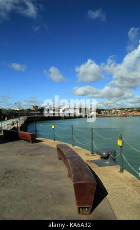 Vista del porto dal braccio del porto, Folkestone, kent, Regno Unito Foto Stock