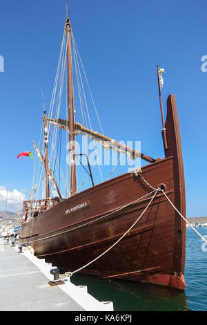 Il Caravel "Boa Esperança" una replica della nave utilizzata da Bartolomé Díaz quando ha superato il Capo di Buona Speranza nel 1488, Fuengirola, Spagna. Foto Stock