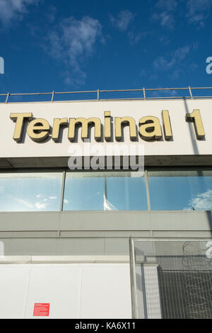 L'ora in disuso il terminale 1 la costruzione presso l'aeroporto di Heathrow di Londra, Regno Unito Foto Stock