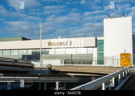 L'ora in disuso il terminale 1 la costruzione presso l'aeroporto di Heathrow di Londra, Regno Unito Foto Stock