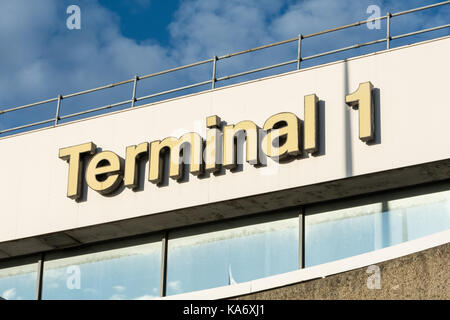 L'ora in disuso il terminale 1 la costruzione presso l'aeroporto di Heathrow di Londra, Regno Unito Foto Stock