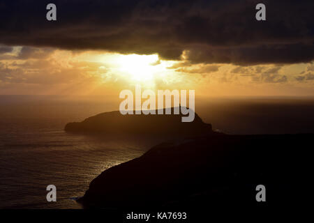Tramonto sull'Oceano Atlantico da Porto Santo Island, Madeira, Portogallo Foto Stock