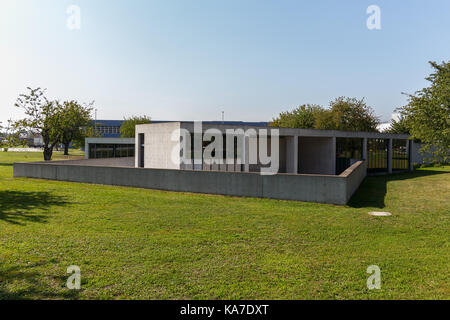 Padiglione della conferenza di Tadao Ando, Vitra Campus di Weil am Rhein, Germania. Foto Stock