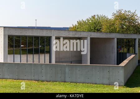 Padiglione della conferenza di Tadao Ando, Vitra Campus di Weil am Rhein, Germania. Foto Stock