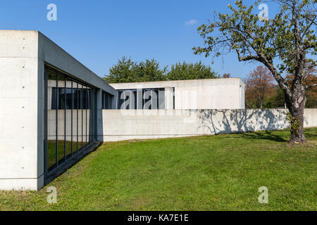 Padiglione della conferenza di Tadao Ando, Vitra Campus di Weil am Rhein, Germania. Foto Stock