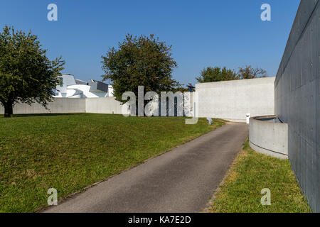 Padiglione della conferenza di Tadao Ando, Vitra Campus di Weil am Rhein, Germania. Foto Stock