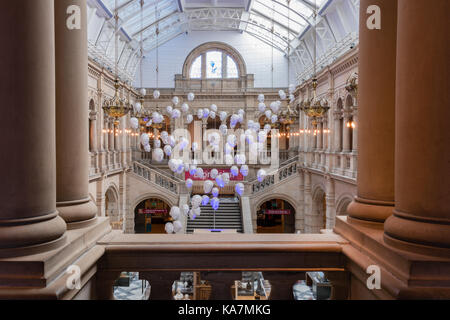 Il teste flottante da sophie grotta presso il Kelvingrove Art Gallery - Glasgow, Scozia Foto Stock