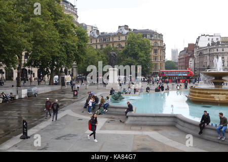 Londra, Regno Unito. Xxv Sep, 2017. Regno Unito Meteo. Scuro e deprimente iniziare ad autunno a Londra Credito: Keith Larby/Alamy Live News Foto Stock