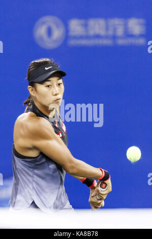 Wuhan, Cina. Xxv Sep, 2017. (Solo uso editoriale. Cina out).cinese giocatore di tennis zhang shuai sconfigge il croato giocatore di tennis professionista donna vekic 2-1 a 2017 wta wuhan aprire a Wuhan, Cina centrale della provincia di Hubei. Credito: sipa asia/zuma filo/alamy live news Foto Stock