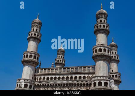 Il charminar ("quattro minareti"), costruito nel 1591, è un monumento e moschea. Foto Stock