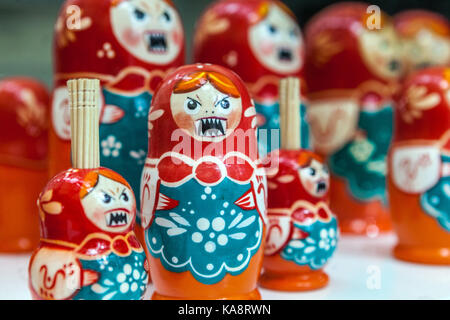 Museo del comunismo, Praga, Repubblica Ceca, bambole russe souvenir arrabbiato, matryoshka arrabbiato Foto Stock