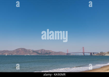 Vista generale del Golden Gate Bridge di China Beach a San Francisco, California, Stati Uniti d'America Foto Stock