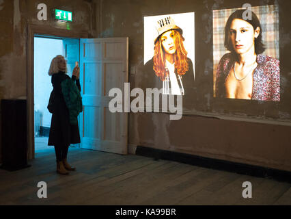 Qui siamo mostra fotografica in 'Vecchia casa sessioni clerkenwell London EC1 Foto Stock