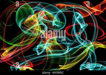 Neon luminoso linee su sfondo nero. incandescente pattern al neon Foto Stock