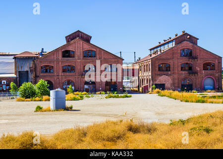 Due Vintage Railroad la manutenzione degli edifici Foto Stock