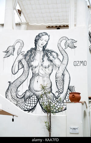 Prima arte di strada sull'isola di Capri. Syren, mermaid arte in Ana Capri. Foto Stock