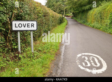 Segno di villaggio in amante, Wiltshire. Foto Stock