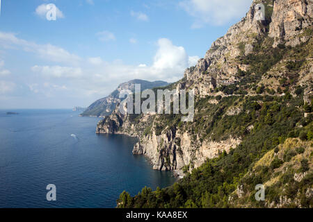 La spettacolare costa della Costa d'Amalfi drive, tra Sorrento e Positano. Foto Stock