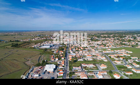 Vista aerea di beauvoir sur mer villaggio in Vandea, fran Foto Stock