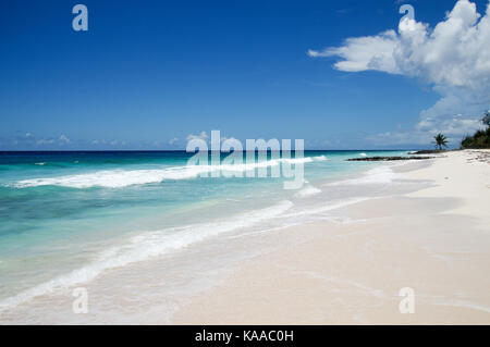 Straordinariamente bella spiaggia di Hastings sulla costa ovest di Barbados Foto Stock