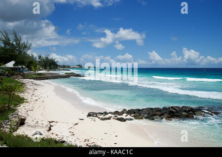 Straordinariamente bella spiaggia di Hastings sulla costa ovest di Barbados Foto Stock