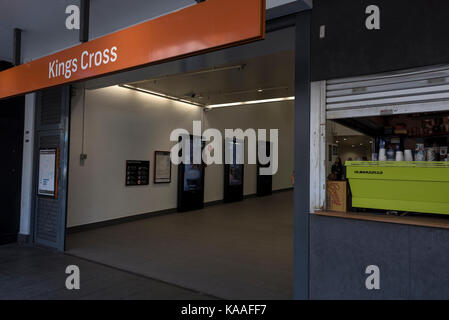 Kings Cross ferrovia suburbana stazione a Darlinghurst Road, un quartiere a luci rosse di Sydney nel New South Wales, Australia. Foto Stock