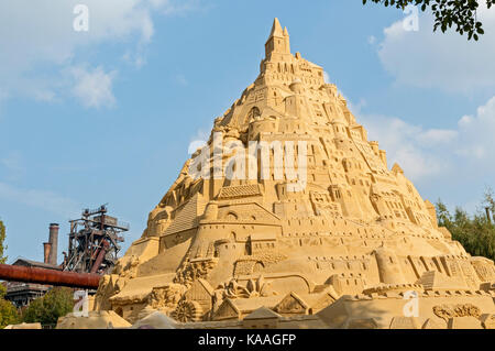 Record il castello di sabbia che ha guadagnato una voce nel Guinness dei record nel Parco Landschafts Duisburg Nord, Germania, 2017, Foto Stock