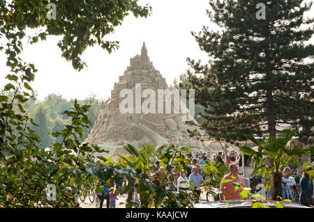 Record il castello di sabbia che ha guadagnato una voce nel Guinness dei record nel Parco Landschafts Duisburg Nord, Germania, 2017, Foto Stock