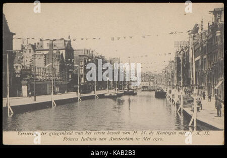 Rokin gezien Vanaf de Lange Brug naar de Dam versierd wegens het bezoek van koningin Wilhelmina incontrato prinses Juliana aan Amsterdam Foto Stock