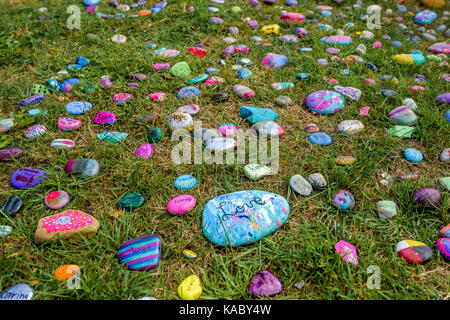 Dipinto di arte rupestre di installazione, cammino di riconciliazione, Vancouver, British Columbia, Canada. Foto Stock