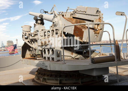 Vintage pistola montata utilizzato da U. S. Navy guardie armate accompagnatrici sulla WWII Nave Liberty. Foto Stock