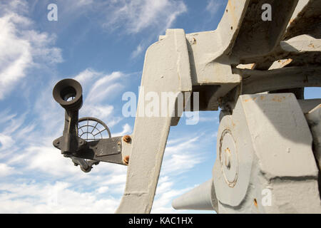 Vintage la portata e la canna su arrugginimento della pistola montata utilizzato da u. s. navy guardie armate accompagnatrici sulla wwii nave liberty. Foto Stock