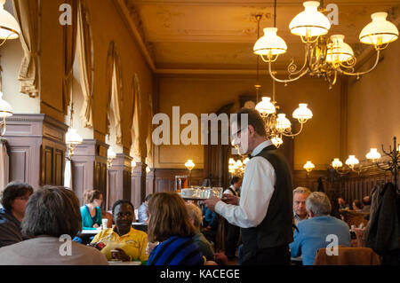 Interno del famoso cafe sperl, eleganti cafè house di vienna Foto Stock