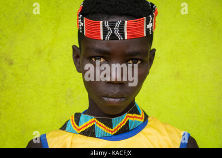 Giovane ragazzo di Bana, Key Afer, valle dell'Omo, Etiopia Foto Stock