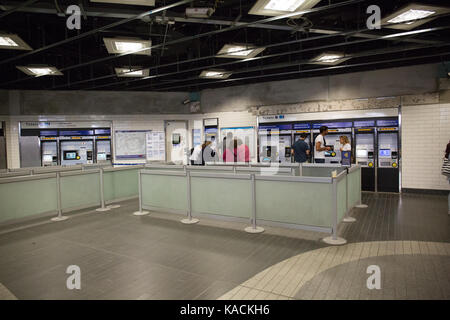 Distributori automatici di biglietti a Liverpool Street station Foto Stock