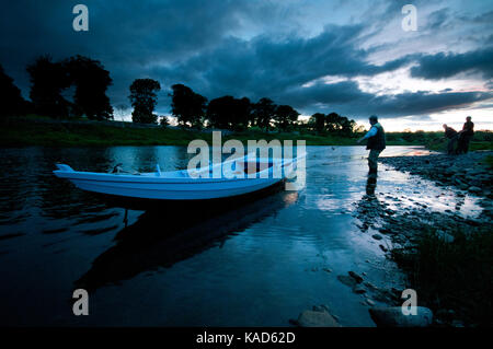 Canny pesca del salmone al Norham Foto Stock