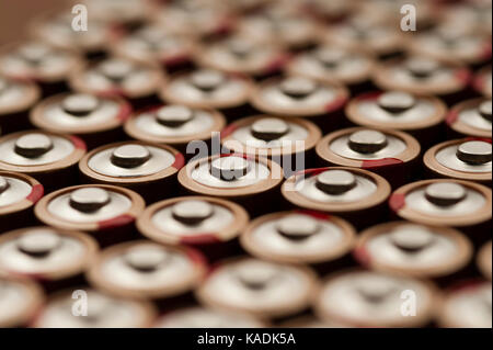 Elevato angolo di visione delle batterie in righe Foto Stock