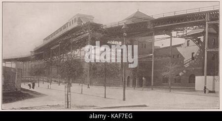 E un centinaio di decima strada curva, ferrovia sopraelevata Foto Stock