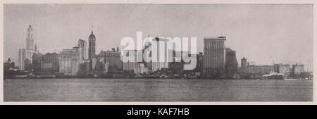 Vista di New York skyline, come visto da di Jersey City. Una vista più impressionante degli alti edifici di Manhattan Island, che h… Foto Stock