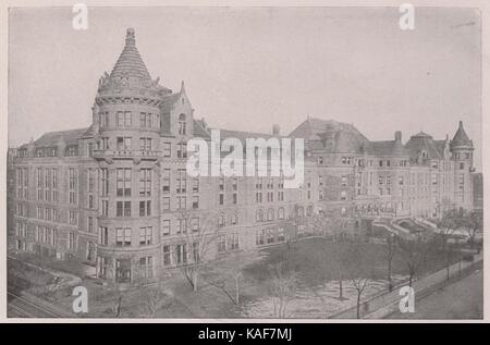 Il Museo Americano di Storia Naturale, da 77a a 81o strade, tra Columbus Avenue e Central Park West. La presente costruire… Foto Stock