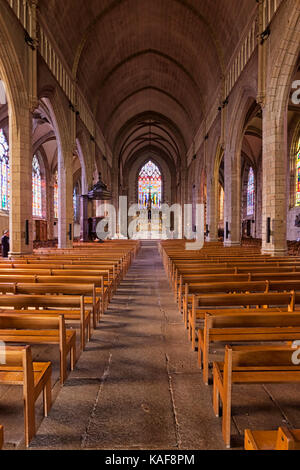 Vista interna della chiesa di San Leonardo - Église Saint-Leonard - a Fougères, Bretagna, Francia Foto Stock