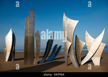 La scultura "Braves' eretto sulla spiaggia di Omaha per onorare i soldati americani che sono stati uccisi durante l invasione della Normandia il 6 giugno 1944 in San Foto Stock